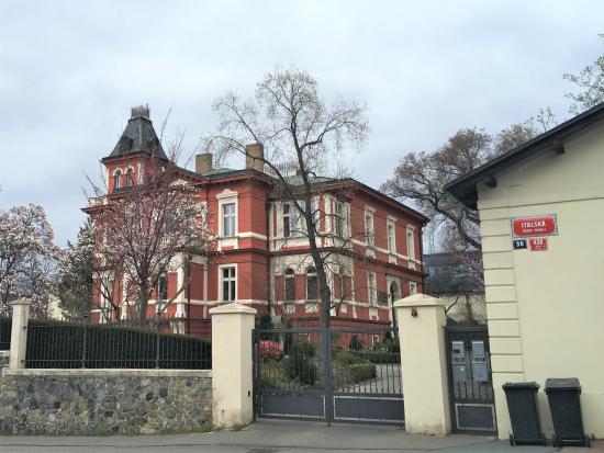 Za architekturou v okolí Riegrových sadů