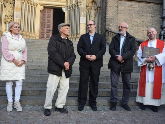 Pocta králi růží Janu Böhmovi, nám. Míru a Knihovna A. Švehly